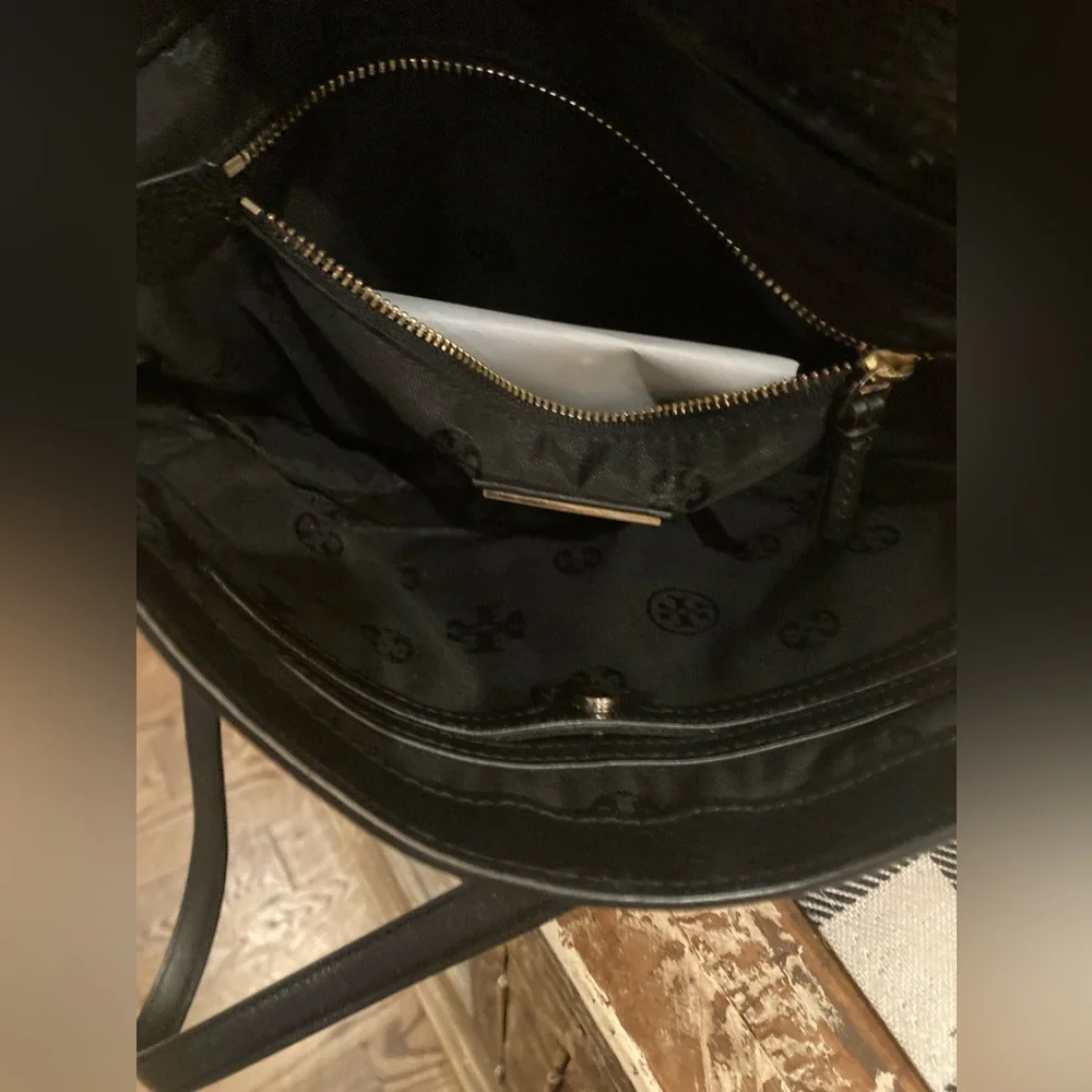 Tory Burch Black Pebble Leather Brody Saddle Crossbody Bag Flap ￼Over Purse 450$